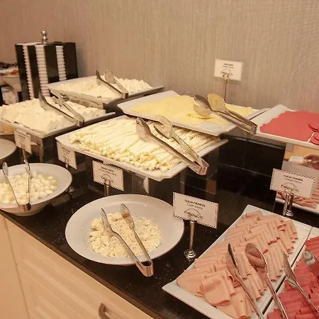 Empula & Residences 4*
