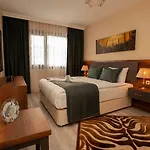 Empula & Residences Hotel *